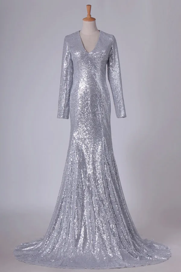 2024 Long Sleeves V Neck Sequins Prom Dresses Sweep P55EXLRM