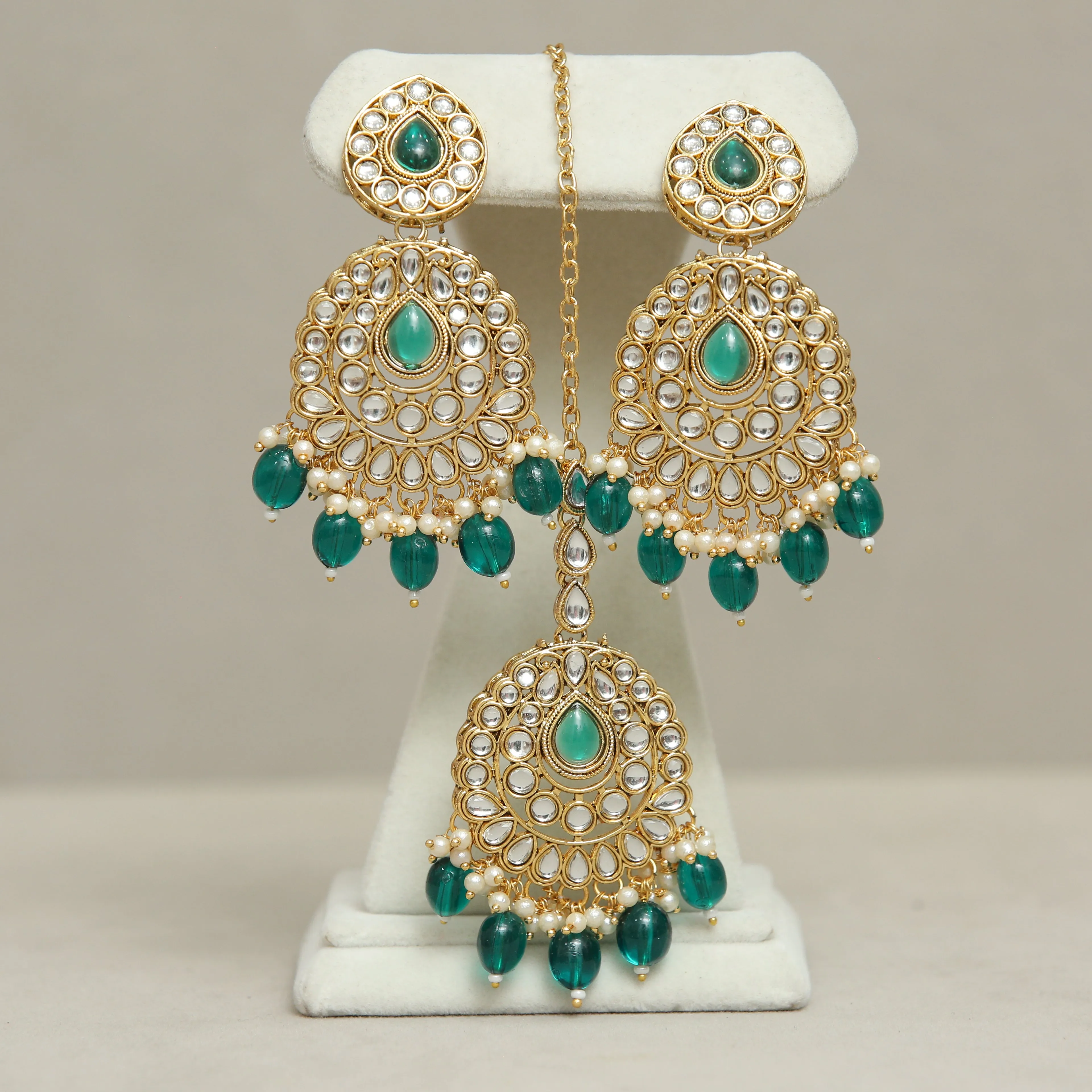 Binita Kundan Earrings And Tikka