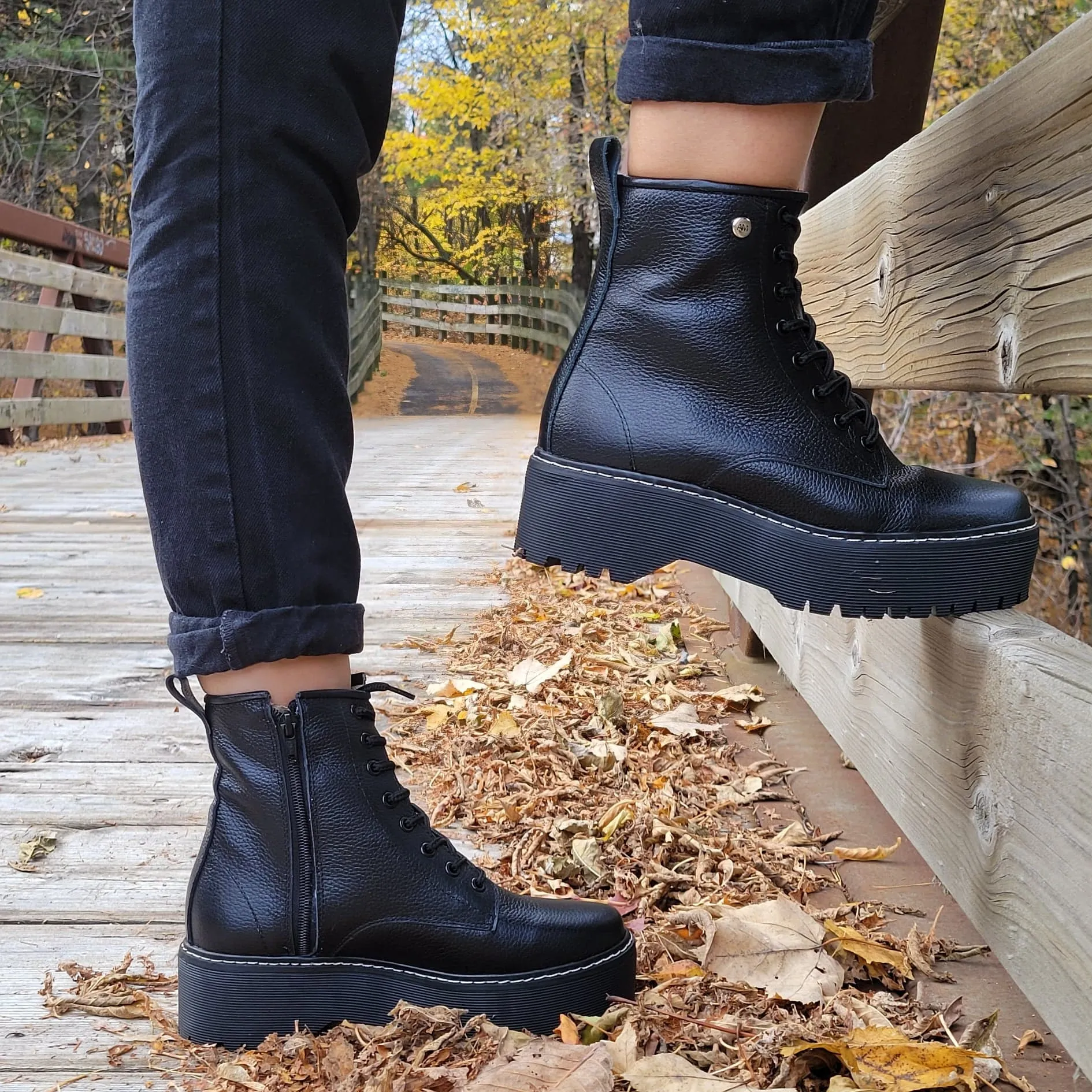 BLACK-BOOTS COMBAT SOLE PLATFORM