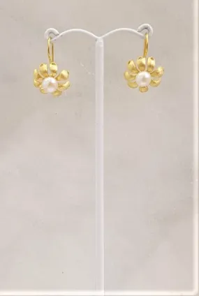 Daisy White Pearl Earrings