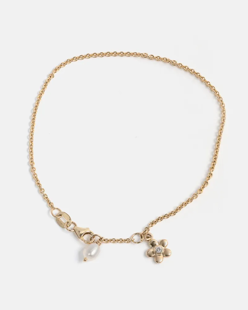 Flower Bracelet in Gold with lab grown Diamond & Pearl