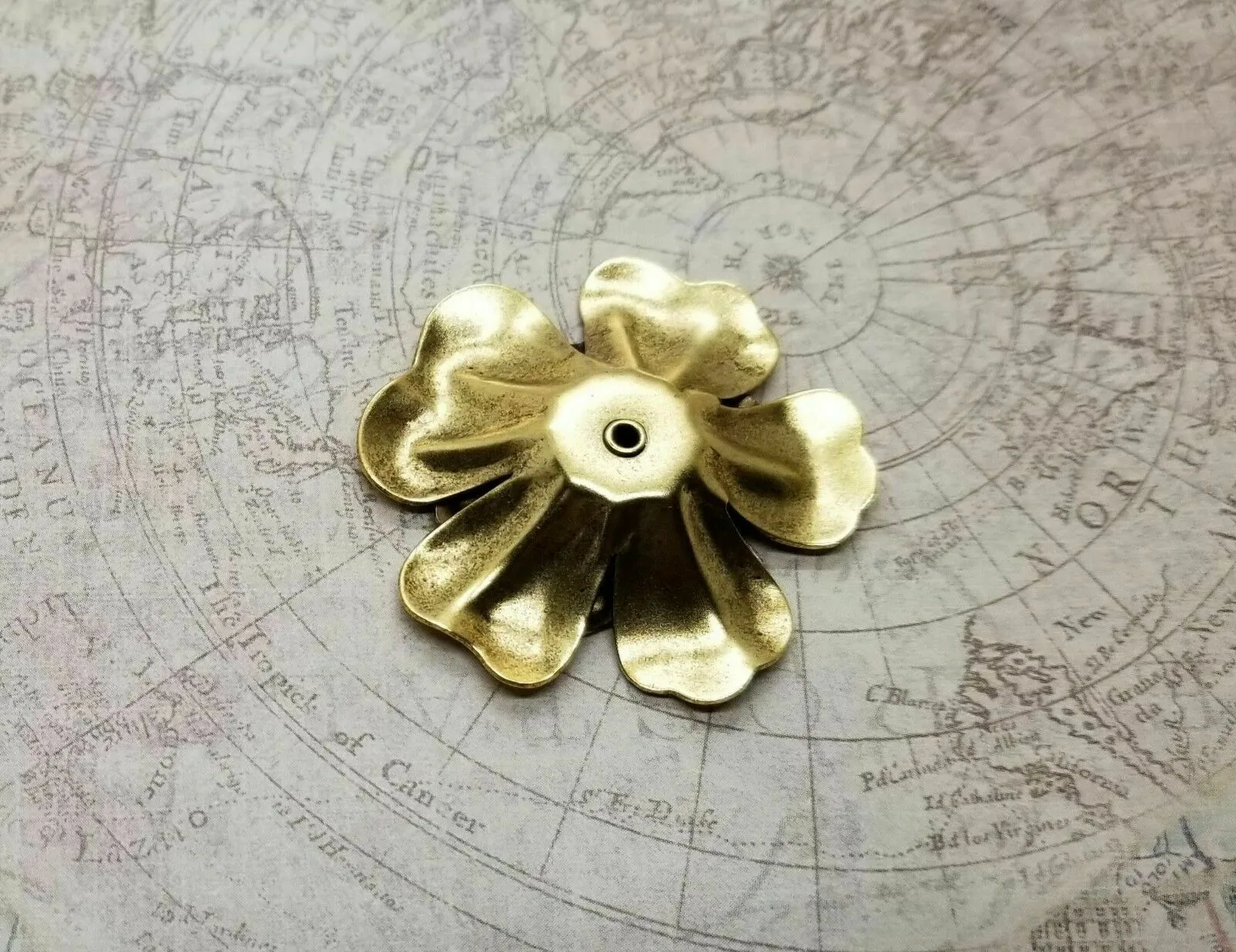 Large Brass Dimensional Flower x 1 - 1038RAT.