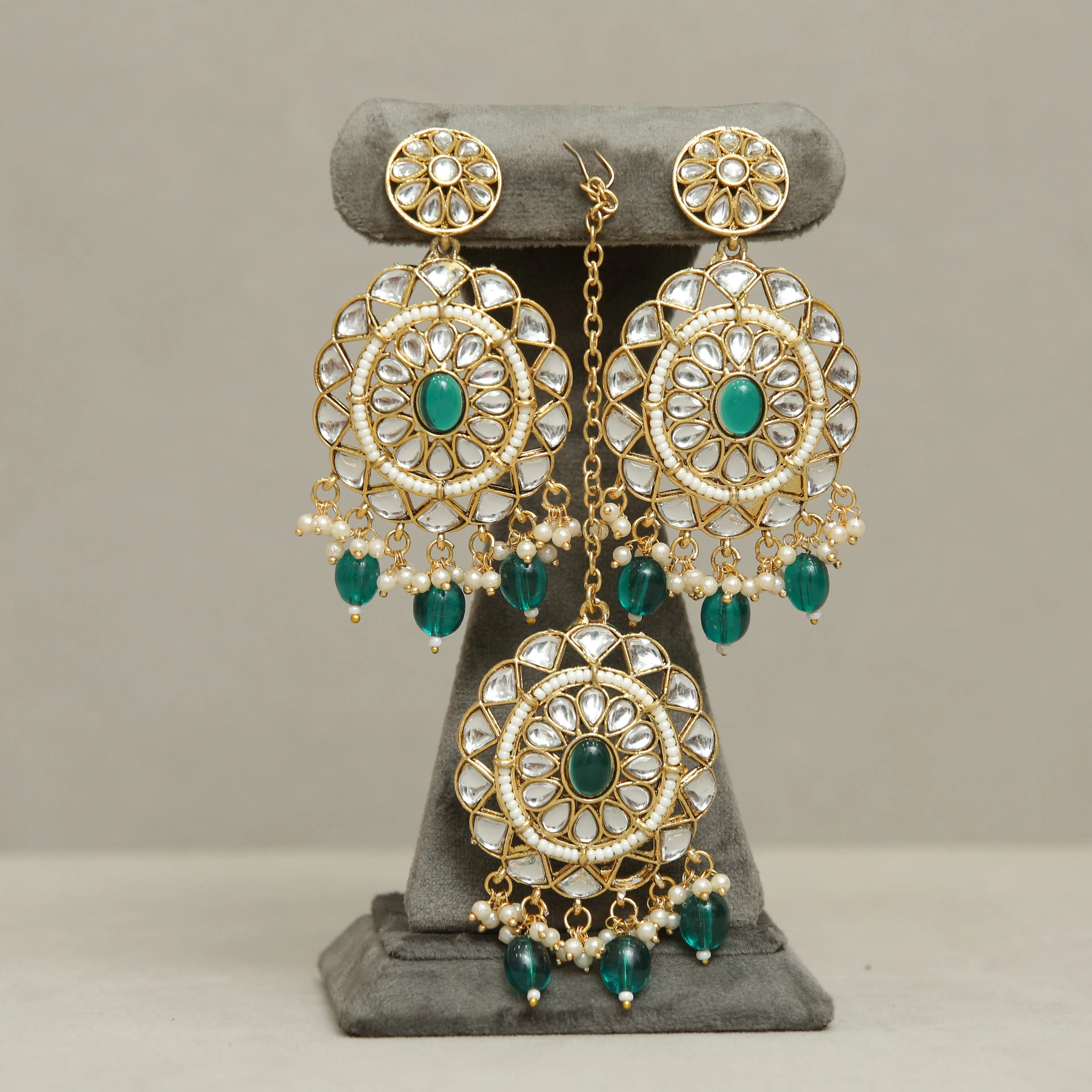 Melanie Kundan Earrings And Tikka