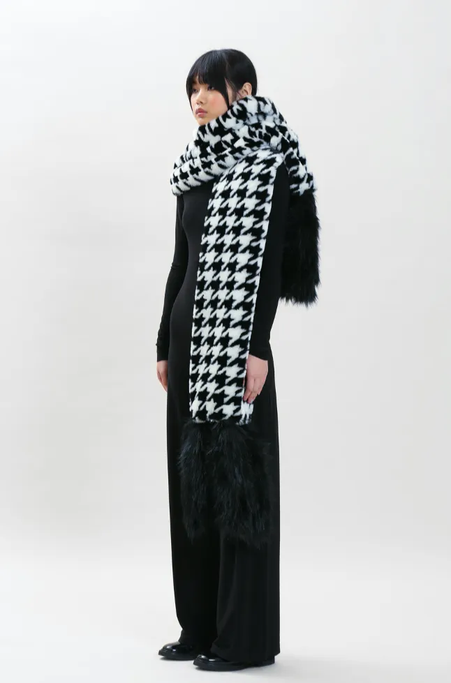 Mia Scarf Faux Fur in Black/White