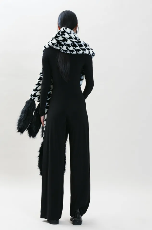 Mia Scarf Faux Fur in Black/White