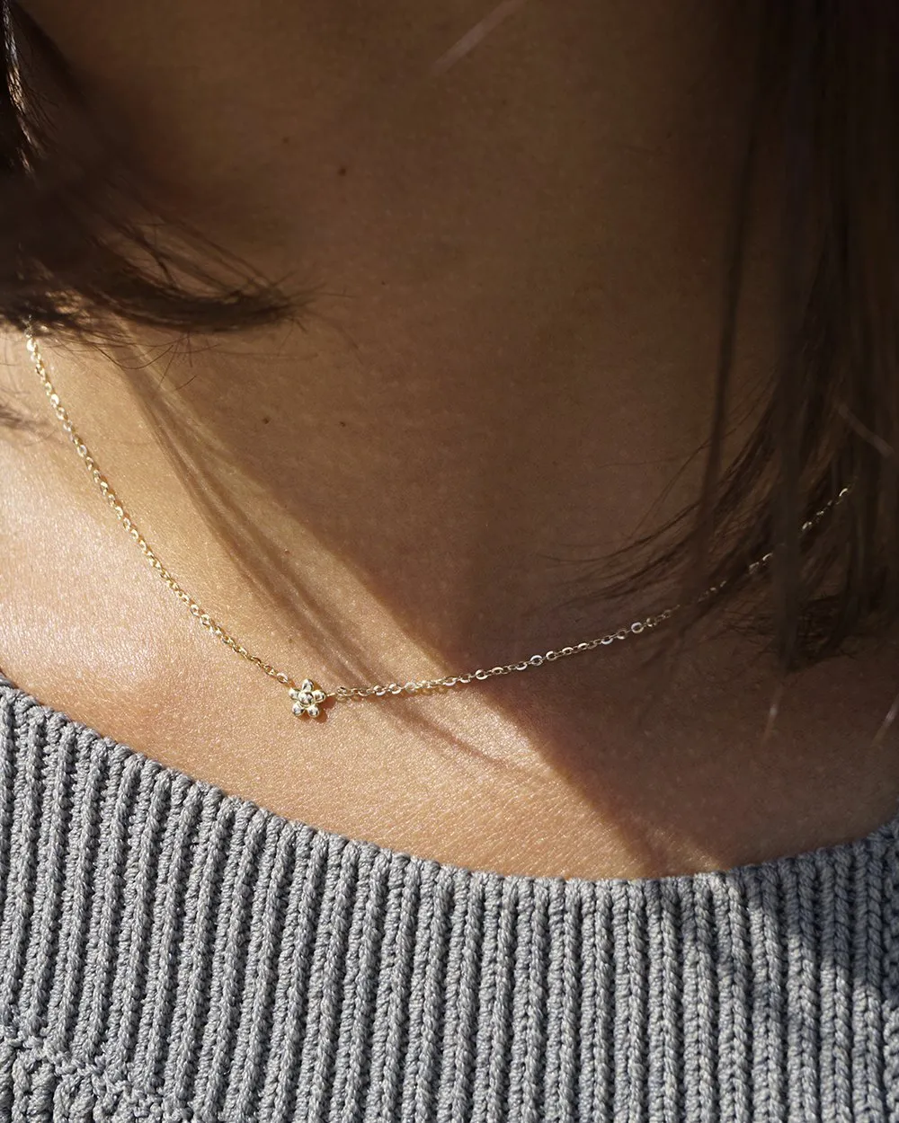 Mini Flower Necklace in Yellow Gold